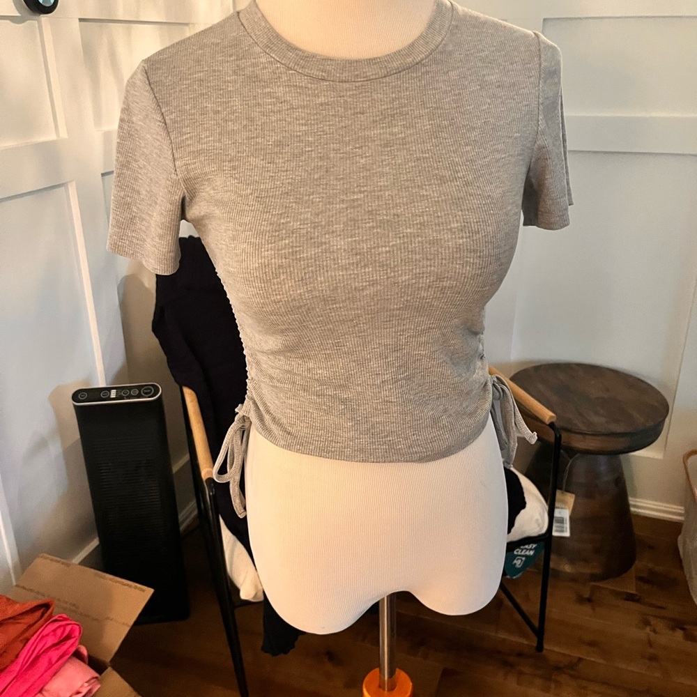 Gray Cropped Fitted T-Shirt with Crew Neck